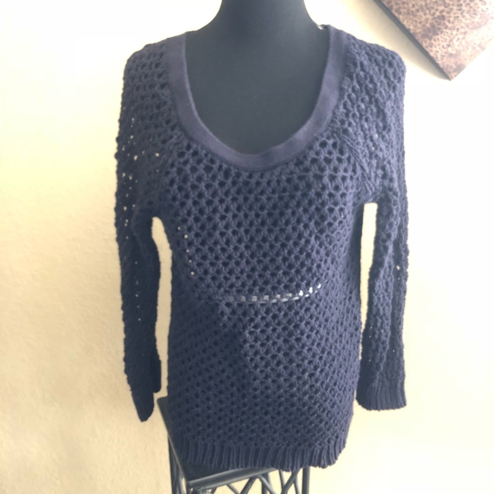 Hard to find navy sweater. American Eagle size M